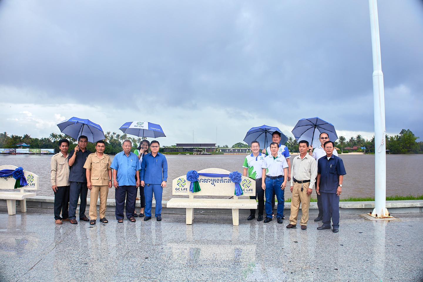 GC Life向贡布市政府捐赠公共长椅