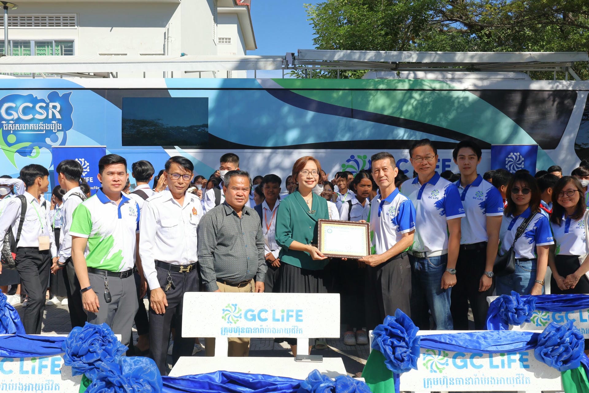 为柬埔寨Svay Rieng高中捐赠长凳