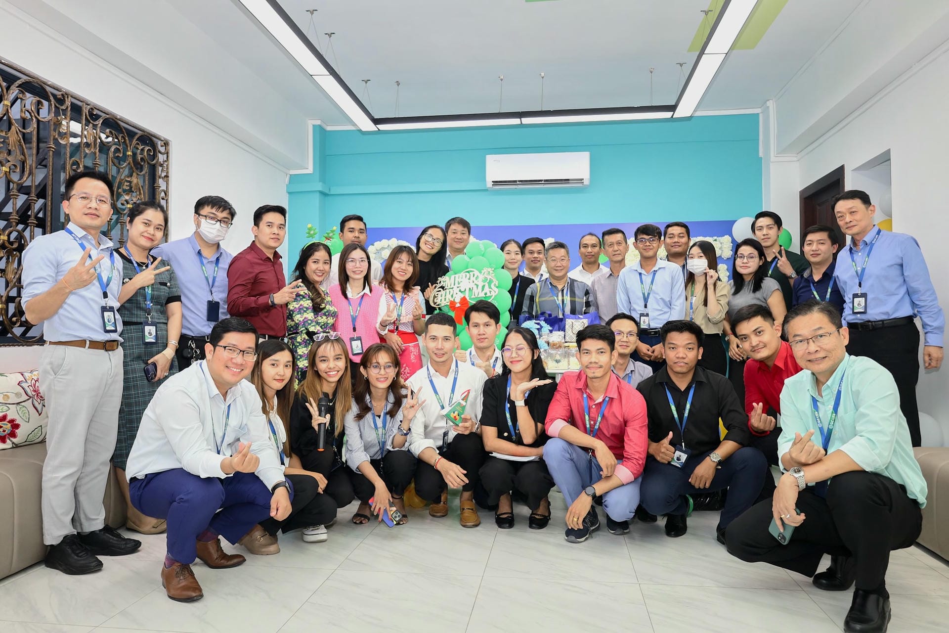 រីករាយថ្ងៃបុណ្យណូអែល និងចូលឆ្នាំសកល 2024!